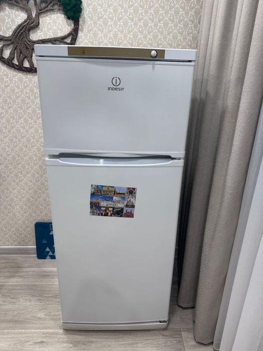Холодильник indesit