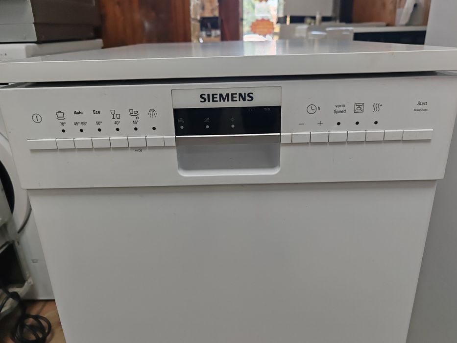 Тясна свободно стояща съдомиялна Сименс Siemens Made in Germany 45 см  2 години гаранция!