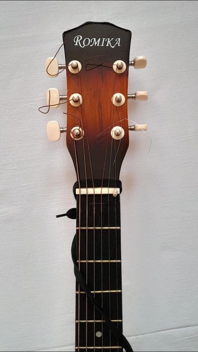 Акустическая гитара