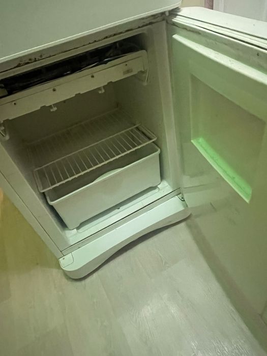 Продам двухкамерный холодильник Indesit