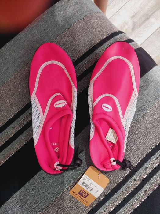 Розови плажни обувки