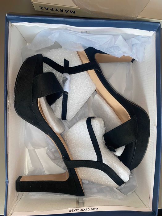 Обувки MARYPAZ (черни)