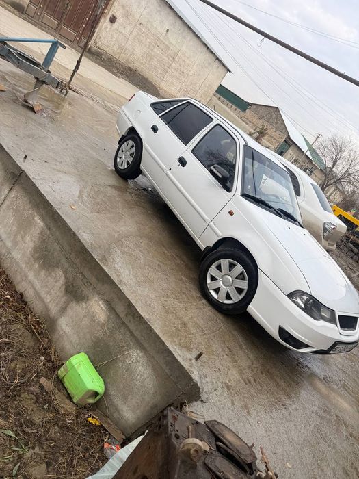 Nexia 2  2010 yil bir qul mashina kraskasi toza.o