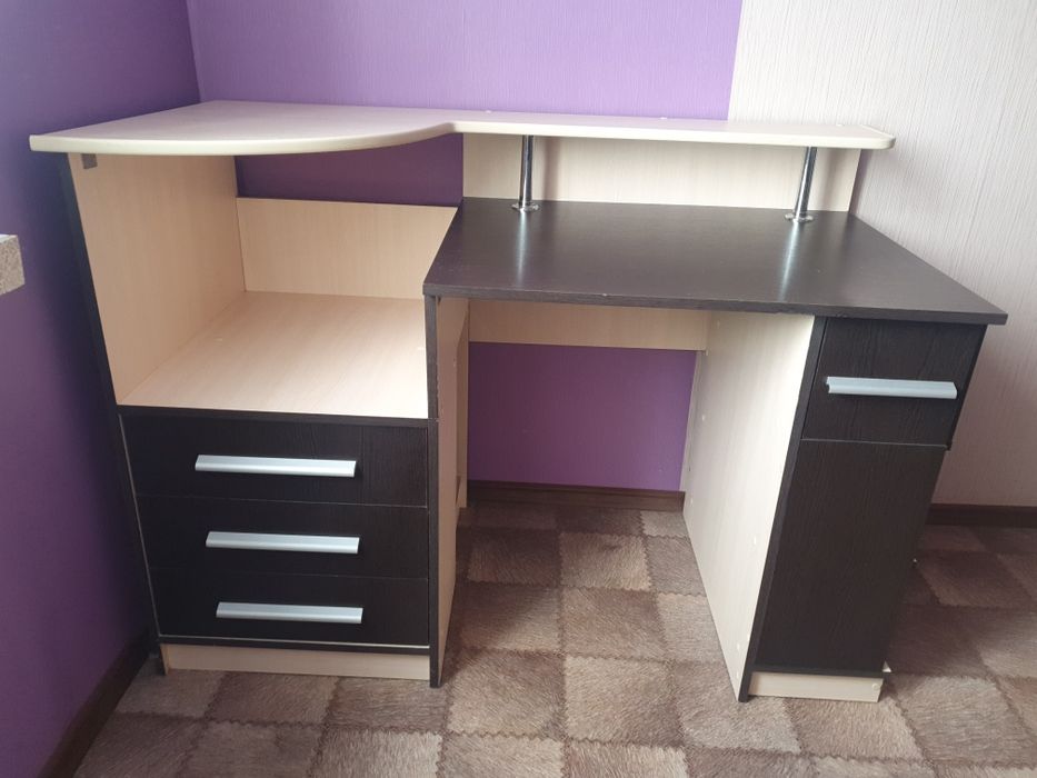 Продаётся стол письменный для школьника, студента