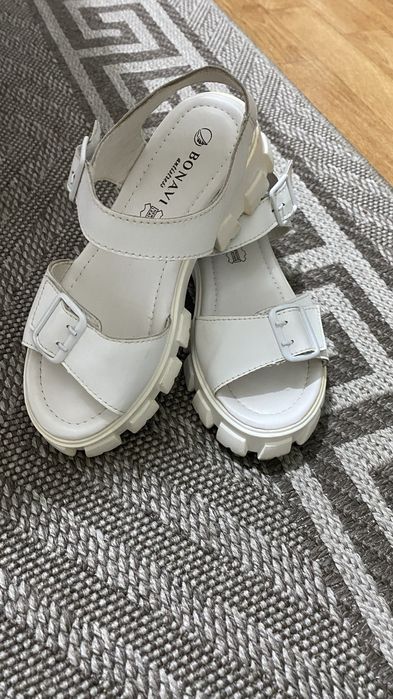 Летние босоножки