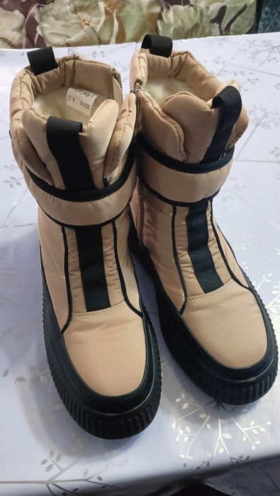 Продам дутики женские