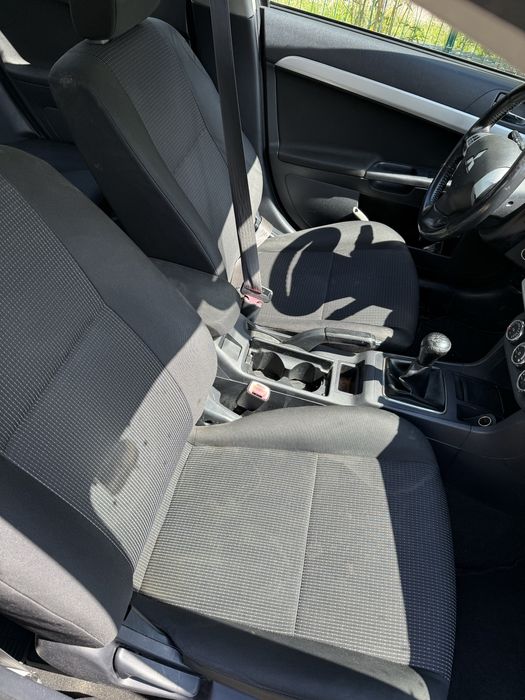 Vand sau schimb mitsubishi lancer!