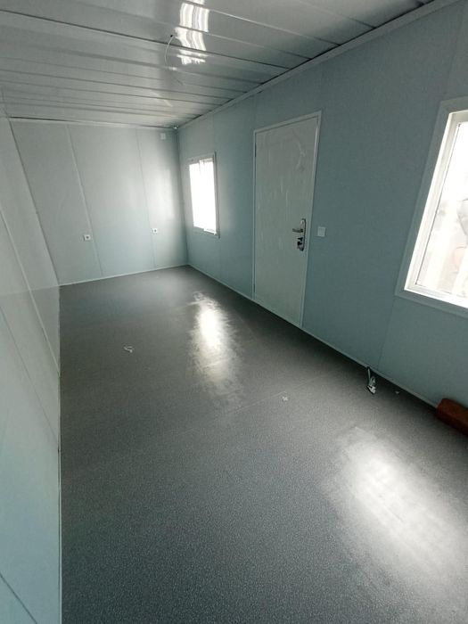 Container maritim / container birou