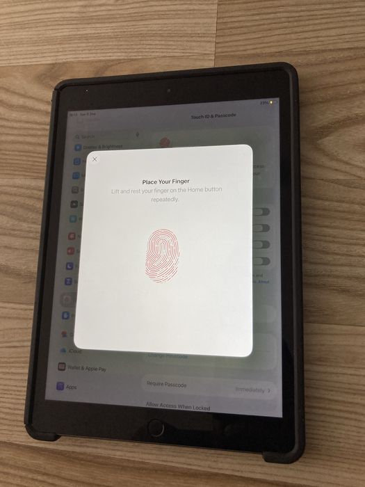 iPad Gen 8 a• 97 % Baterie