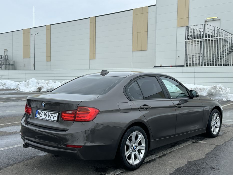 Bmw Seria 3  An fabricatie 2013 motor 2.0 diesel far bi-xenon!!