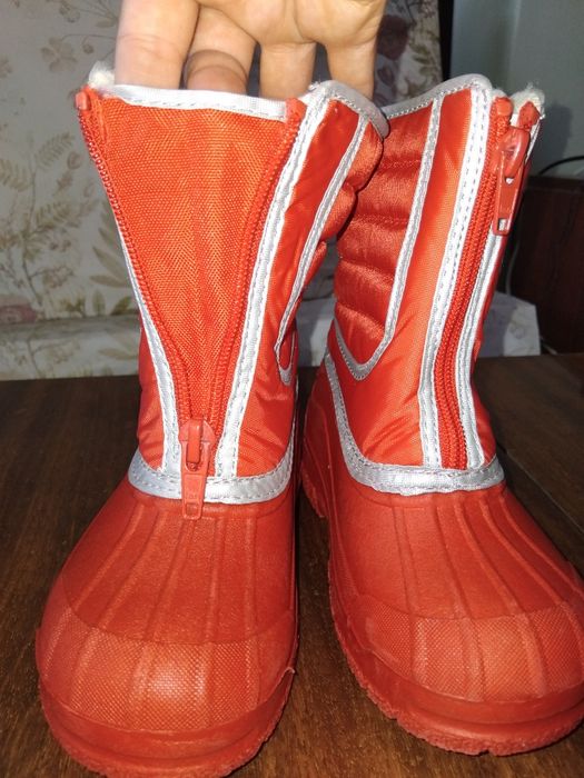 Водоустойчиви нови Clarks,  номер 28.