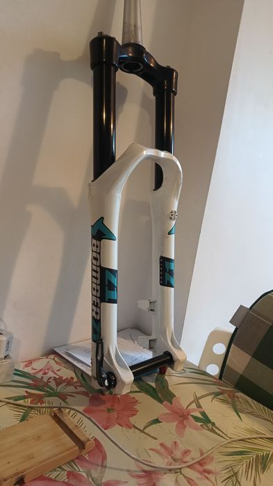 Vând furca Marzocchi 66 Rcv 2012 180 mm