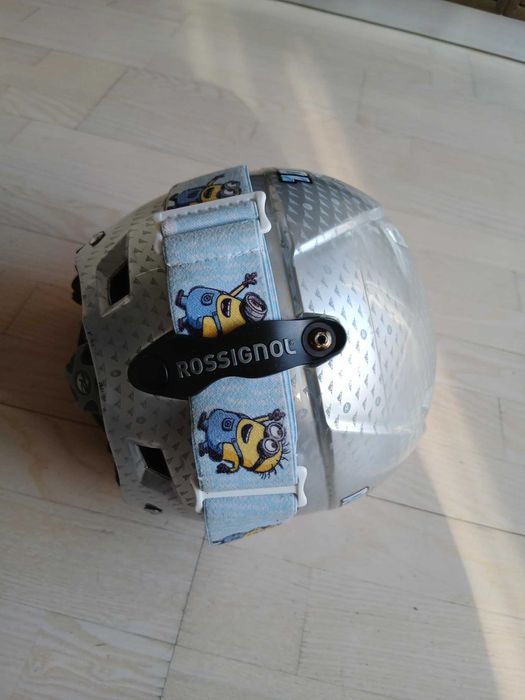 Ски оборудване за деца: каски, маски, ръкавици, протектор за гръб