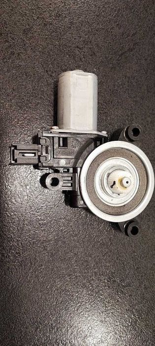 Продавам Части за оборудване на предна лява врата за Мазда СХ5 2018г.