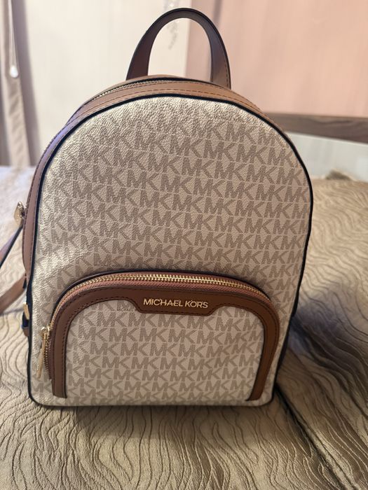 Продавам раница Michael kors