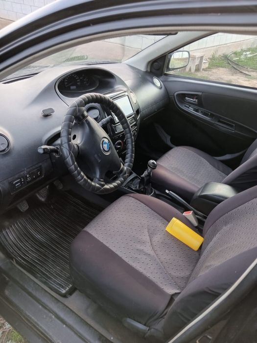 Машина Geely 2011 года
