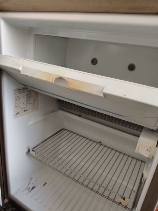 Vând Frigider Electrolux pentru rulotă