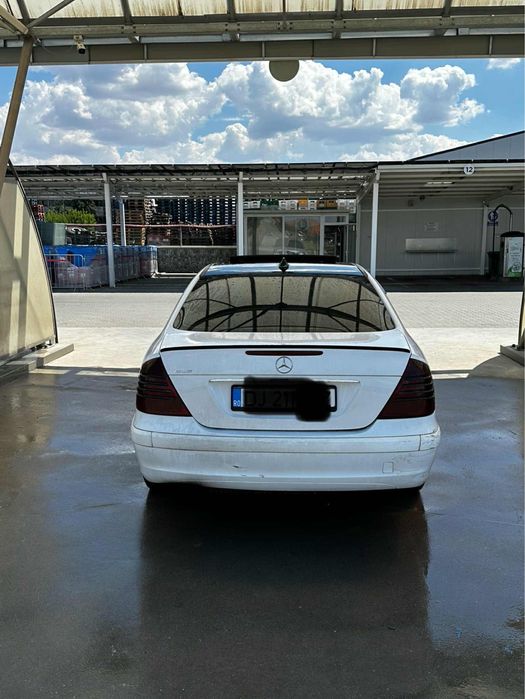 Vând Mercedes w211 e class