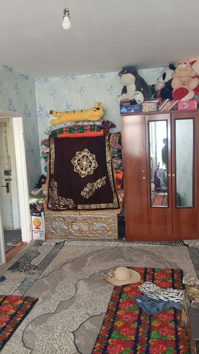 6 mkr 16 maktab yonida 1-xona kvartira sotiladi