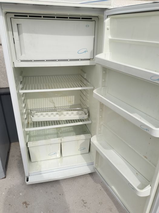 Продам холодильник,сейф, стиралку