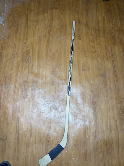 Продам клюшки хокейные