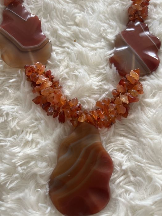 Гърдан от сердолик