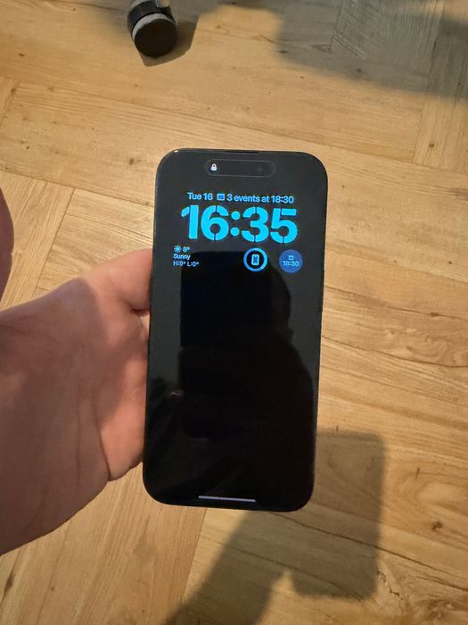 Като нов - Iphone 15 PRO 1TB, 100% батерия и много аксесоари