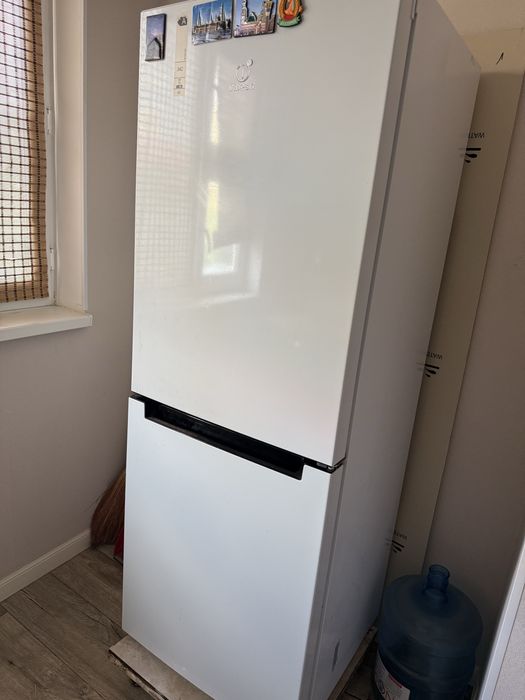 Indesit холодильник на запчасть