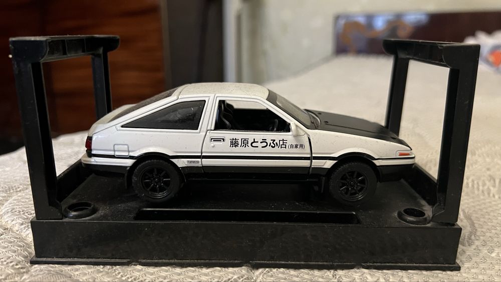 Модель машинки Toyota Trueno ae86