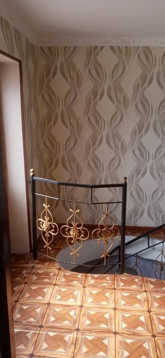 4 сотох 2 кават 7 хонали хамма шароитлари бор ховли уй жой сотилади