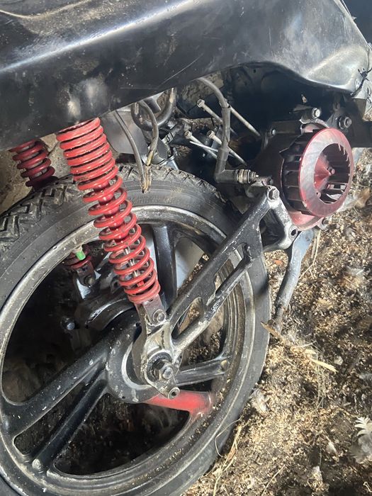 dezmembrez scuter honda sh50