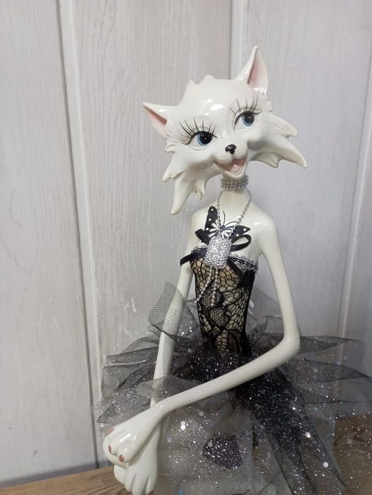 Статуэтка кошка белая