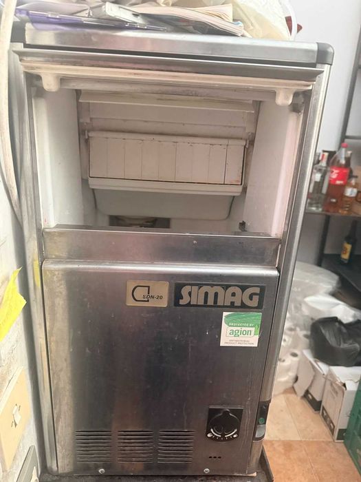 Продавам професионална машина за лед Simag модел Simag SDN 20 WS.