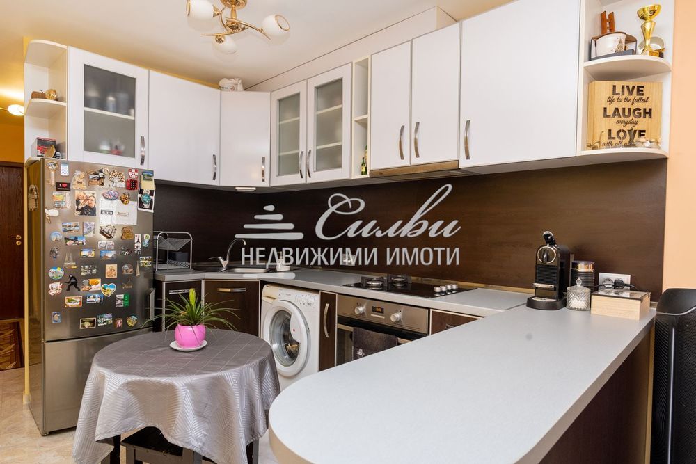 Продава се Тристаен апартамент в Шумен, Център - 81 кв.м за 1606 €/кв.м - Снимка #2