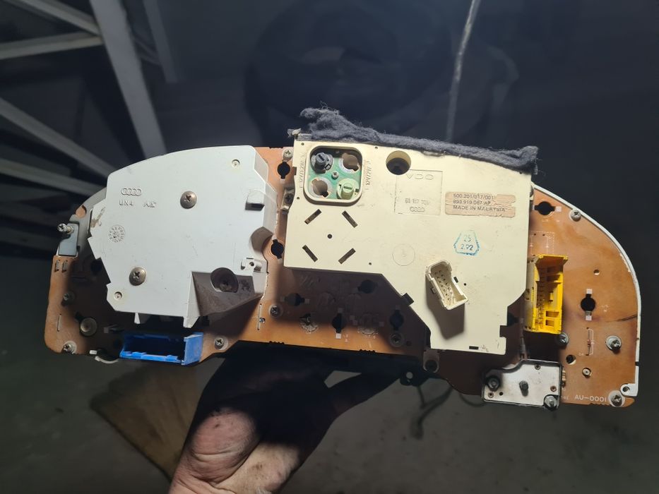 Прибоиный панель ауди 80б4