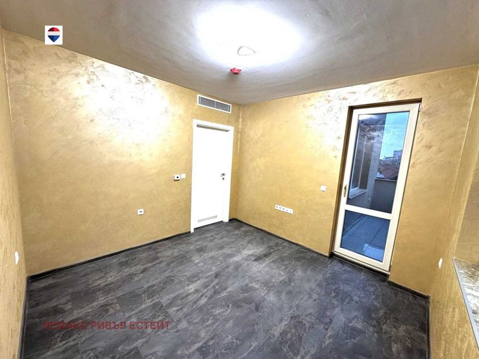 Продава се Двустаен апартамент в Русе, Център - 66 кв.м за 2120 €/кв.м - Снимка #8