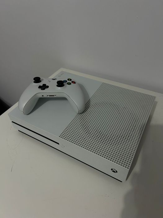 Vand Xbox One S 512 GB +6 jocuri