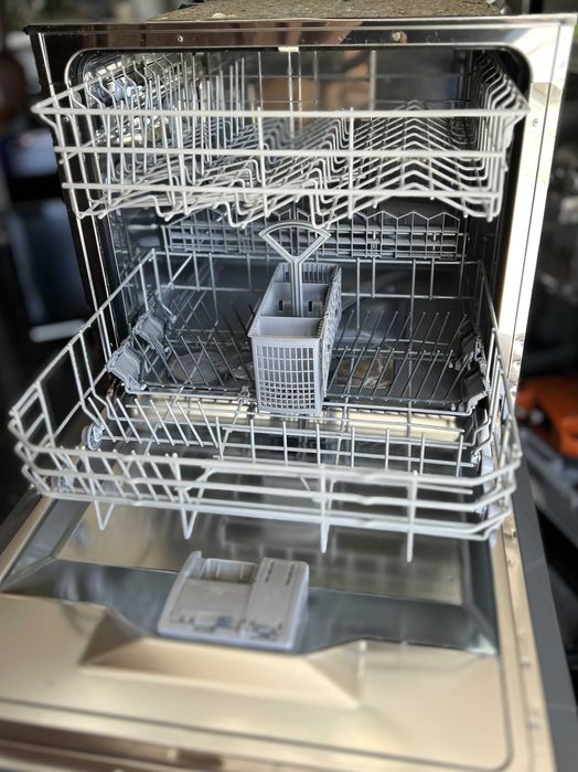 Малка съдомиялна  за вграждане Bosch