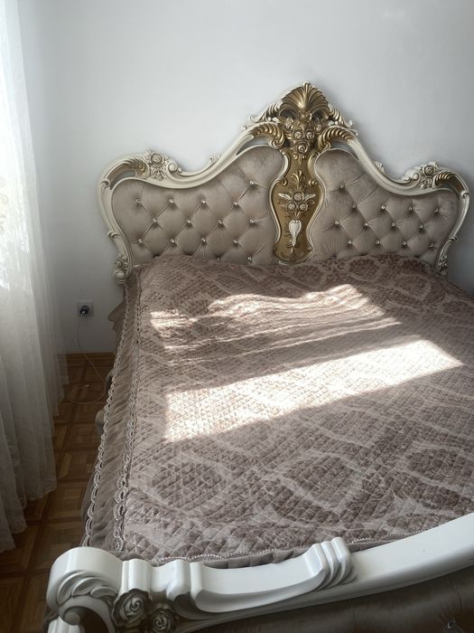 Двухспальная кровать