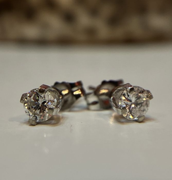 Серьги гвоздики бриллиантовые