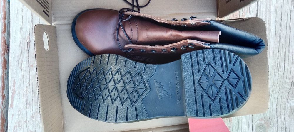 Сефти ботинка redwing