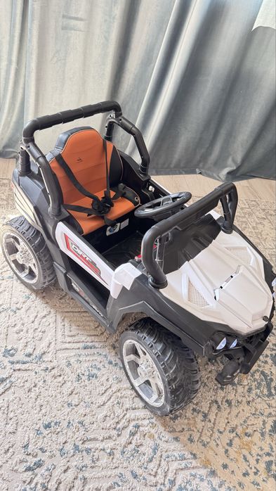 Машина детская в отличном состоянии