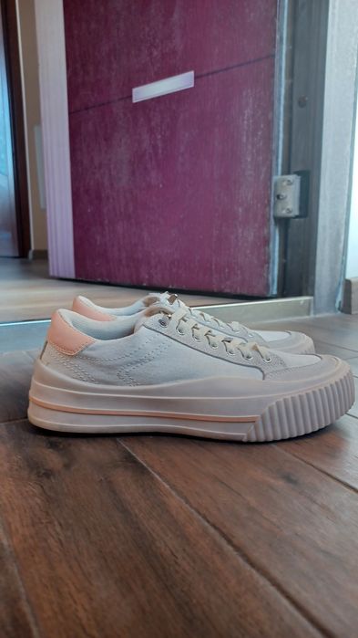 Страхотни кецове на ZARA