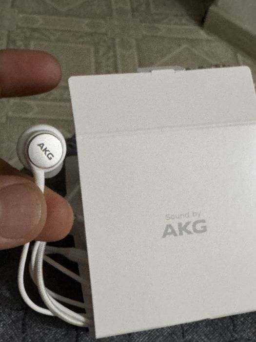 Наушники Samsung c Type-c разъёмом , новые!