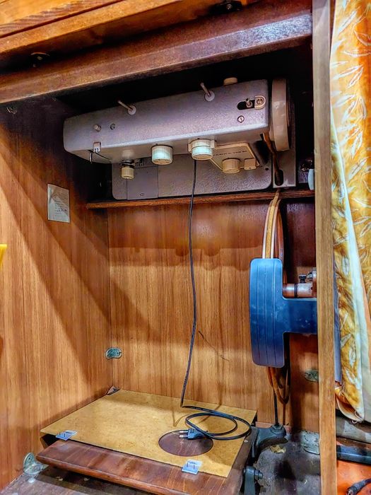 Продам швейную машинку чайка 142м