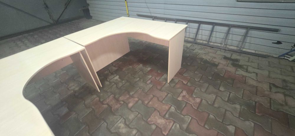 Офисный стол угловой 2 шт.