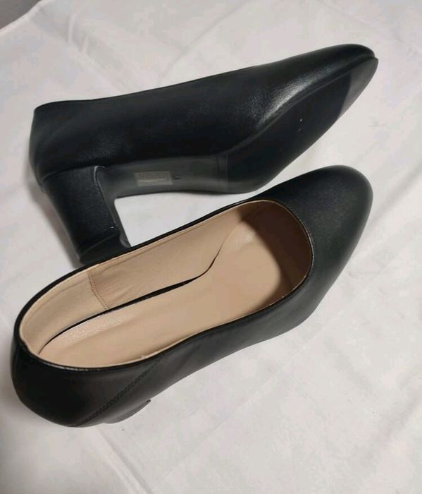 Нови кожени обувки на ток-33 номер