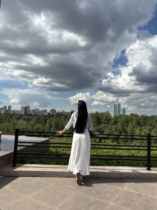 Продам белую плесированную юбку