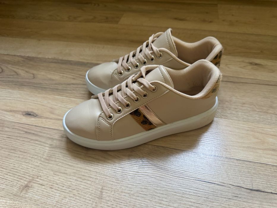 Кроссовки женские бежевые леопард