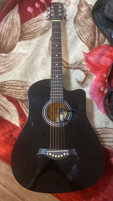 Продам срочно гитару Levinson